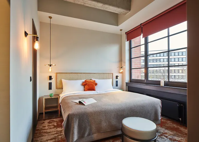Hood House Hotel 3*