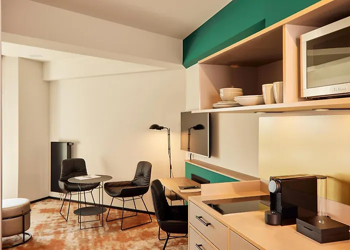 Hood House Hotel 3*