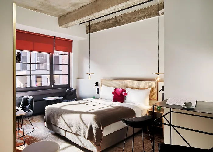Hood House Hotel 3*