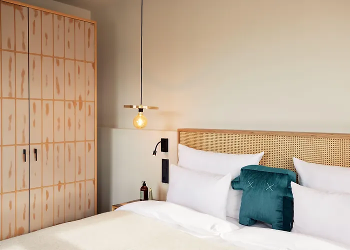 Hood House Hotel